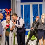"Wszystko w rodzinie". Dobra zabawa w Teatrze Dramatycznym