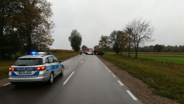 Śmiertelne zderzenie osobówki z ciągnikiem 