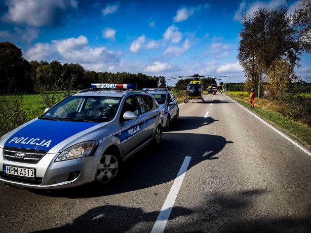 4 osoby trafiły do szpitala po wypadku audi