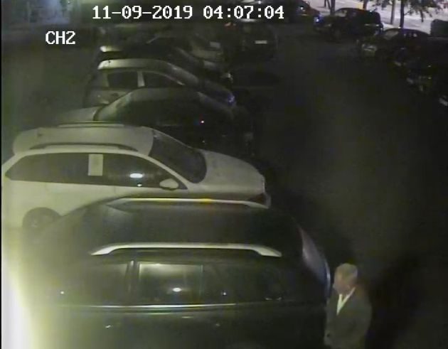 Podpalił auto i uciekł? Policja szuka sprawcy