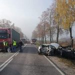 Droga jest zablokowana po zderzeniu 3 pojazdów