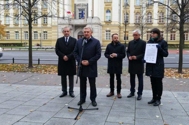 Samorządy tracą na reformach rządu i apelują do władzy o rozmowę