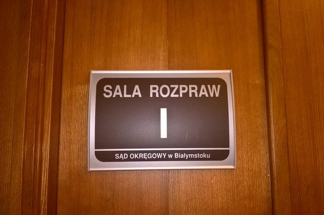 Sąd utrzymał wyrok mężczyzny, który groził posłowi w sieci