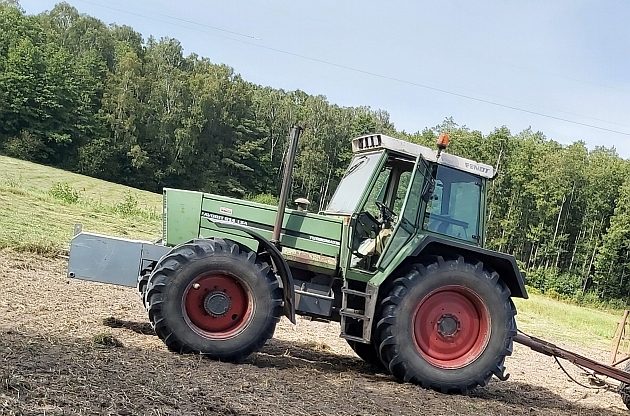 Kradzież ciągnika. Policjanci szukają sprawcy