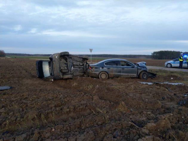 Kolejny wypadek w ten weekend. Spowodował go 21-latek z zakazem prowadzenia pojazdów