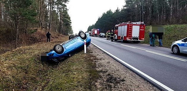 Wypadek za Knyszynem. Dwie osoby trafiły do szpitala