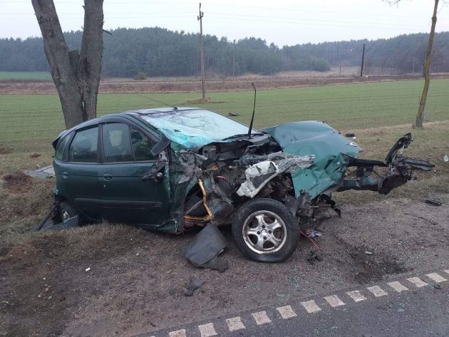 Wypadek na DK19. Zderzył się tir i scenic