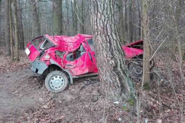 Śmierć po zderzeniu z drzewem. Czarna seria na podlaskich drogach