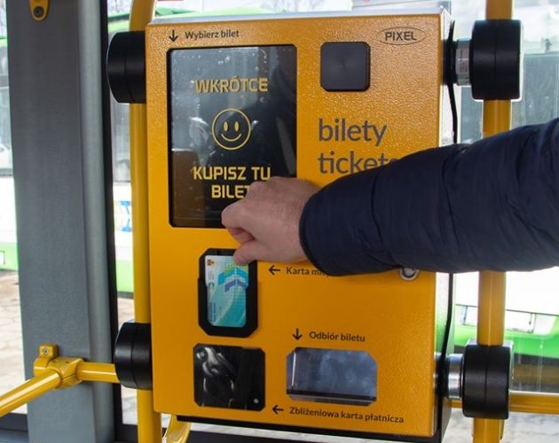 W autobusach są już biletomaty. Ale nie działają