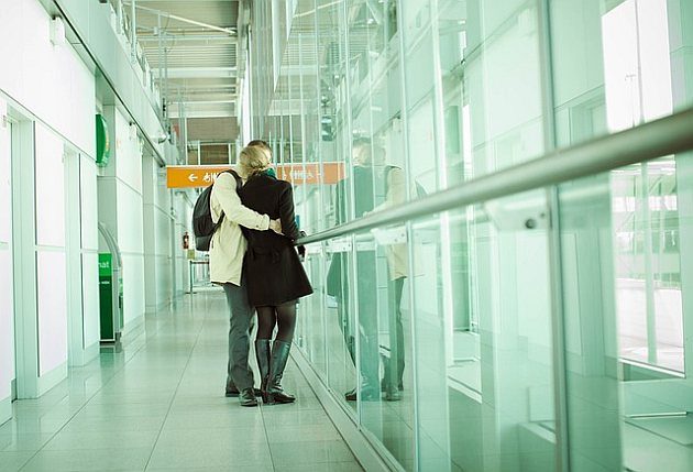 Osoby objęte kwarantanną po powrocie do Polski mogą starać się o świadczenie chorobowe