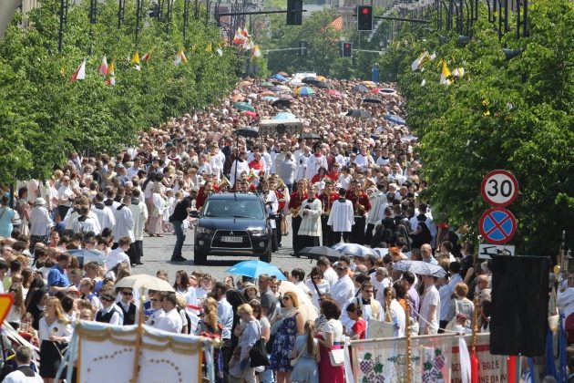 Całkowity zakaz zgromadzeń. Msza św. tylko dla 5 osób