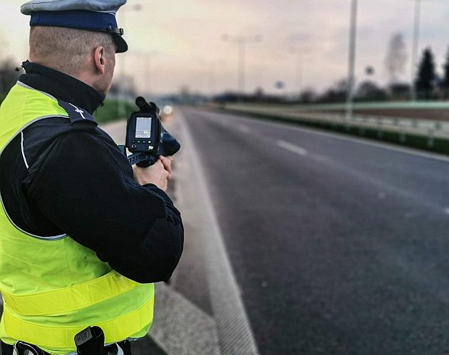 Na "podwójnym gazie" i bez uprawnień