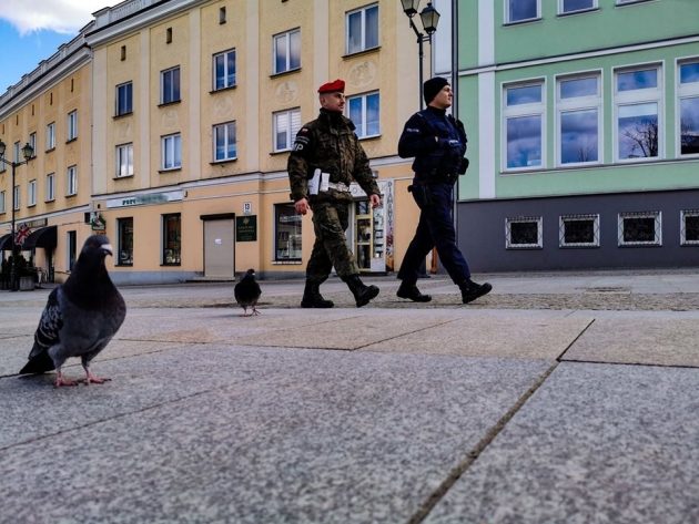 Łamanie "epidemicznych"  zakazów. Sypie się ponad 100 mandatów na dobę