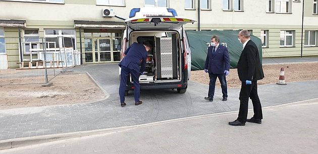 Szpital w Łapach ma ambulans do przewozu chorych z podejrzeniem zakażenia koronawirusem