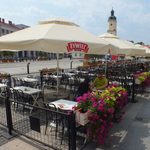 Otwierają się restauracje, fryzjerzy, kosmetyczki. III etap odmrażania gospodarki