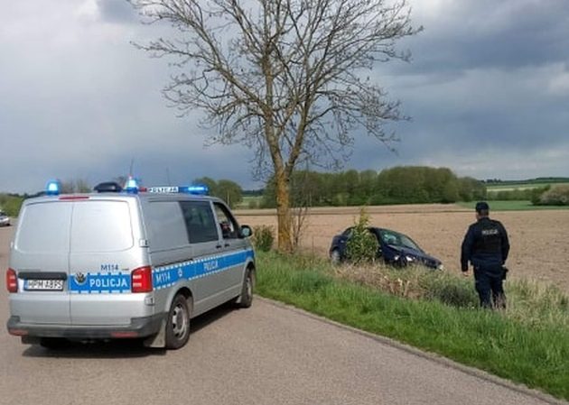 Wypadek na trasie Białystok - Zawyki. Dwie osoby w szpitalu