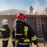 Pożar w zakładzie mięsnym koło Moniek. Jedna osoba poszkodowana