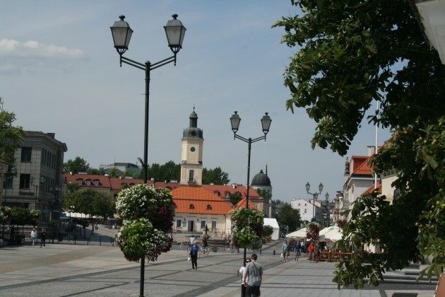 Zaskakujące metamorfozy miejsc i spot z białostoczanami. 30. rocznica odrodzenia samorządu