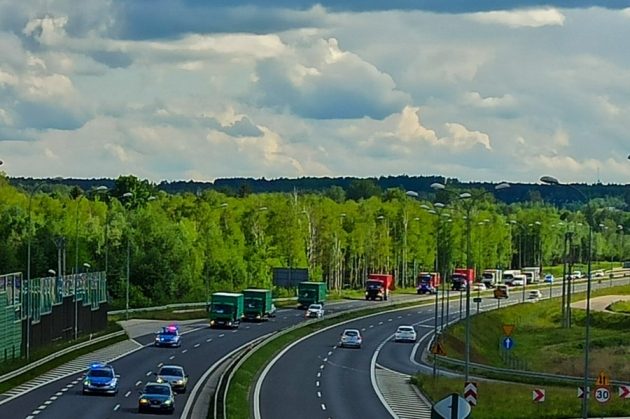 Ruch wstrzymany, przez Białystok przejechał konwój kilkudziesięciu ciężarówek [WIDEO]