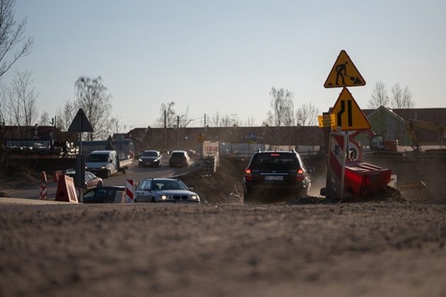 Przełożono ruch na nowo wybudowany odcinek ul. Klepackiej