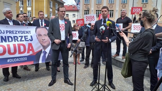 Więcej banerów i spotkań. PiS rozpoczyna kampanię prezydencką w regionie