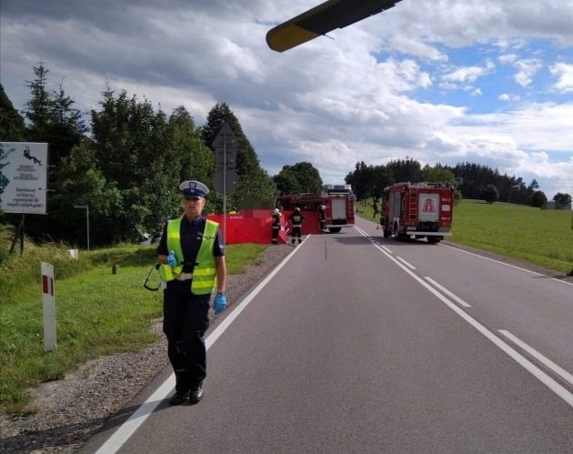 Tragiczny wypadek na "19". Nie żyje motocyklista zabrany śmigłowcem do szpitala 