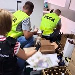 Magazyn w Białymstoku wypełniony podejrzanym alkoholem