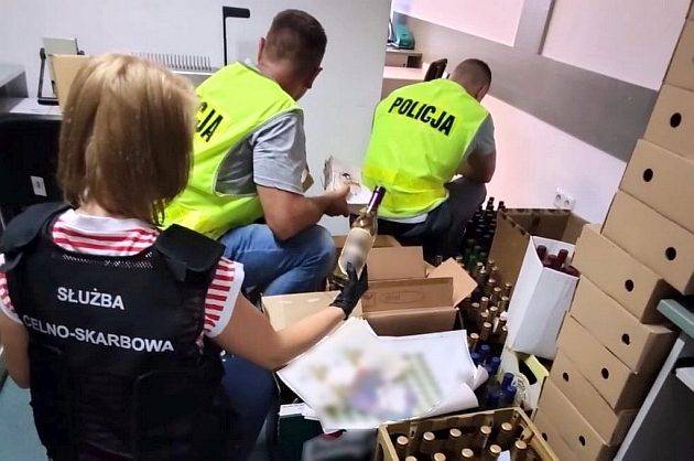 Magazyn w Białymstoku wypełniony podejrzanym alkoholem