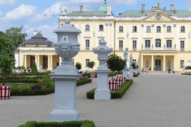 Rzeźby w ogrodzie Branickich odnowione i zdezynfekowane