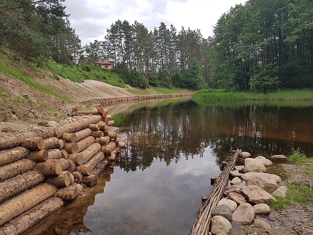 Zakończono budowę umocnienia skarpy lewego brzegu Czarnej Hańczy