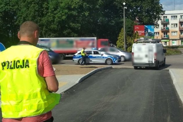 Potrącenie na wyjeździe z ronda. 93-latka trafiła do szpitala