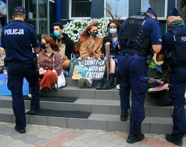 Protest w Białymstoku przerwany przez policję. Spisali wszystkich aktywistów [ZDJĘCIA]