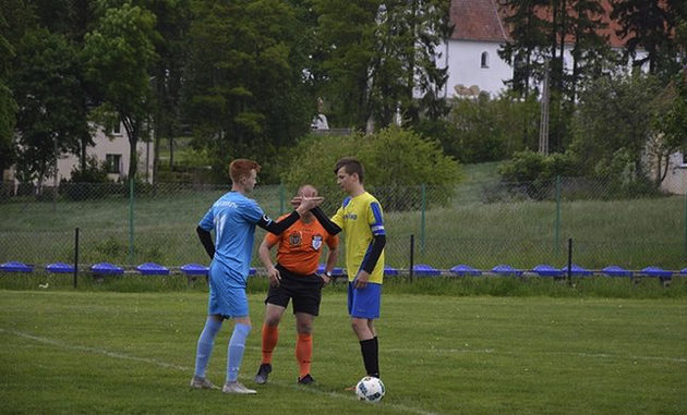 16-letni piłkarz doznał urazu kręgosłupa. Jagiellończycy pomagają