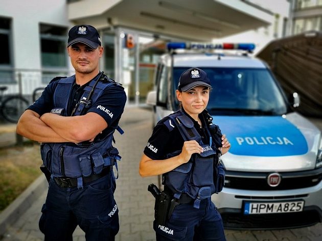 Urodziła synka w samochodzie. Wiózł ją mąż w eskorcie policjantów