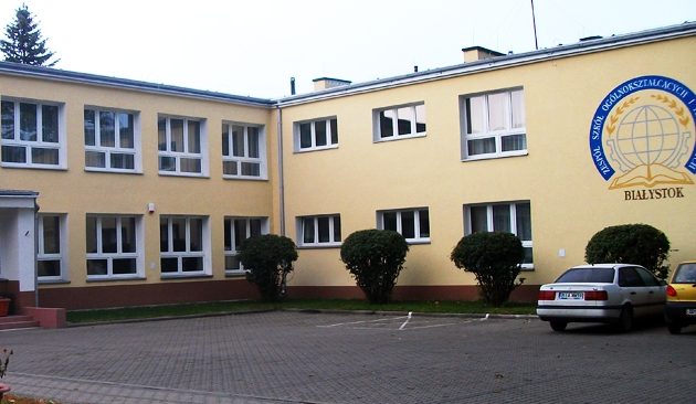 Koronawirus w jednej z białostockich szkół. Sanepid jej nie zamknie