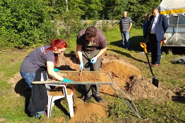 Tragedia sprzed lat. Postrzelono dziecko, pochowano żyjące, teraz je ekshumowano [ZDJĘCIA]