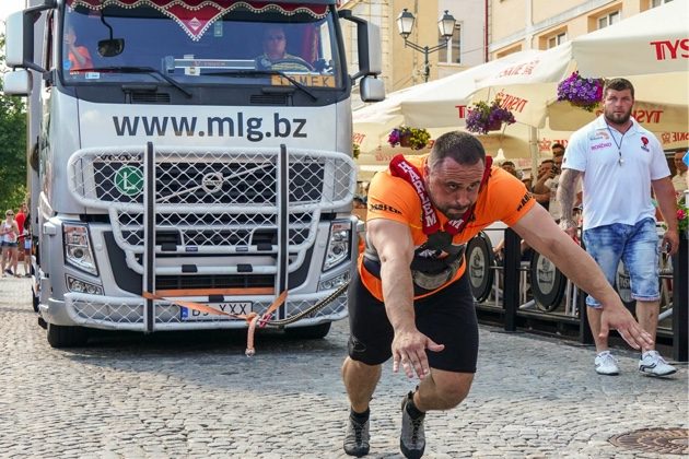 Będą przeciągać tira i przerzucać betonowe kule. W centrum miasta pojawią się strongmani