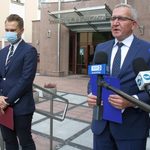 "Całkowitą odpowiedzialność w walce z pandemią ponosi rząd". Posłowie żądają działań