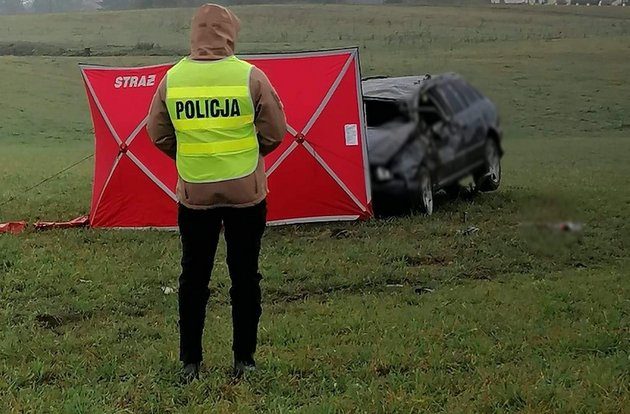 Śmiertelny wypadek w regionie. Zjechał z drogi i dachował