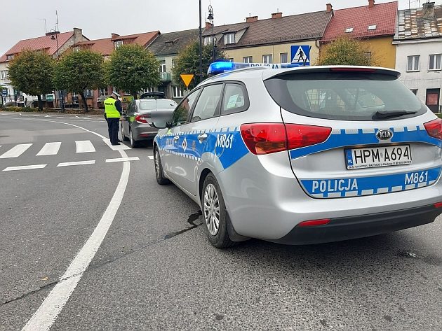 Potrącenie na przejściu dla pieszych. Jedna osoba trafiła do szpitala