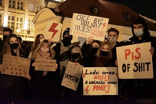 MEN o protestach: "Nie ma zgody na zachęcanie dzieci do wulgarnych zachowań"