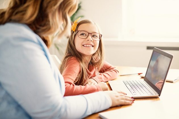 Wszystkie szkoły uczą się online. Nie pracują też niektóre przedszkola [LISTA]