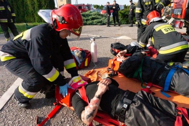 Strażak zamiast ratownika medycznego. Coraz więcej takich interwencji