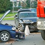 Wypadek tuż przy komendzie Straży Pożarnej. Kobieta z trójką dzieci w szpitalu