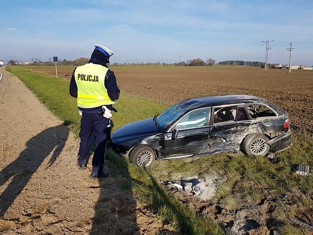 Wypadek na obwodnicy Dąbrowy Białostockiej. Jeden z kierowców trafił do szpitala