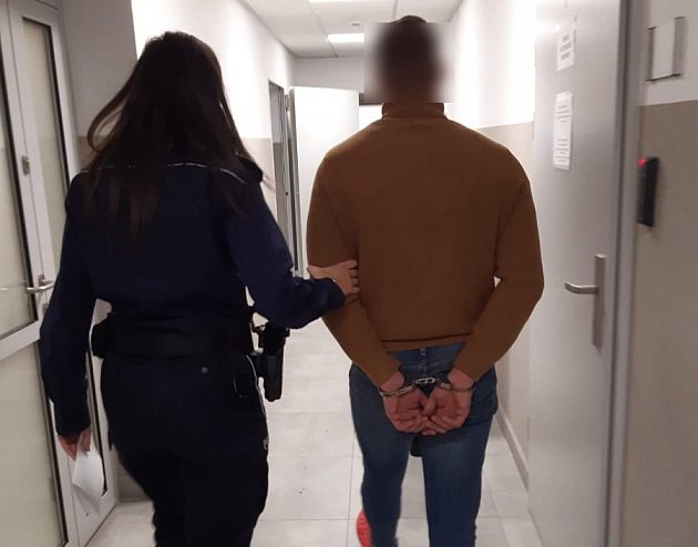 Pościg przez dwa województwa za 26-letnim kierowcą z zakazem