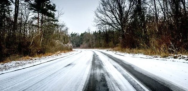 Intensywne opady śniegu w Podlaskiem. Synoptycy ostrzegają