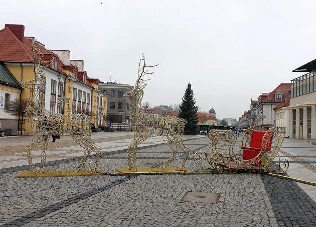 Wtorek z lekkimi opadami śniegu i silnym wiatrem