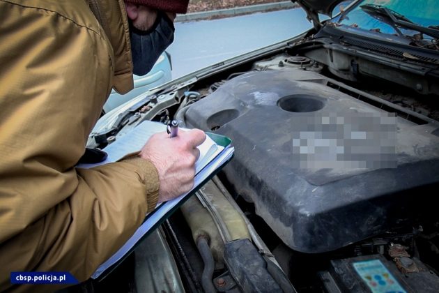 Sprzedawali kradzione samochody. Białostockie CBŚP rozbiło gang