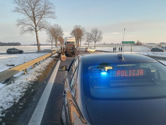 Zderzenie ciężarówki i ciągnika. Niestety ze skutkiem śmiertelnym